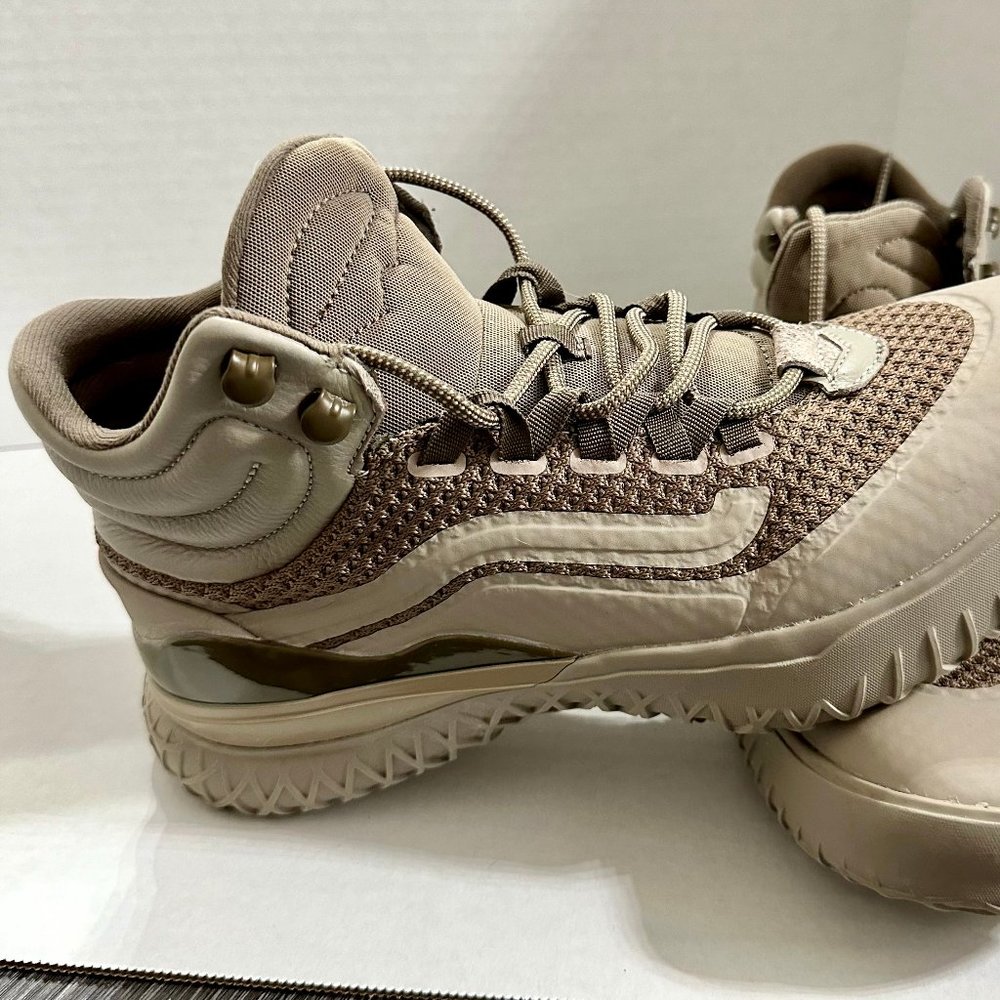 Vans City High Sneakers Men’s 8.5 | Tan/Brown High-Top Trail Sole | Like New